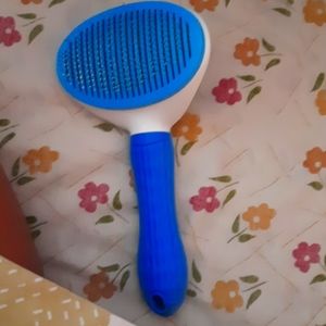 Pet grooming brush